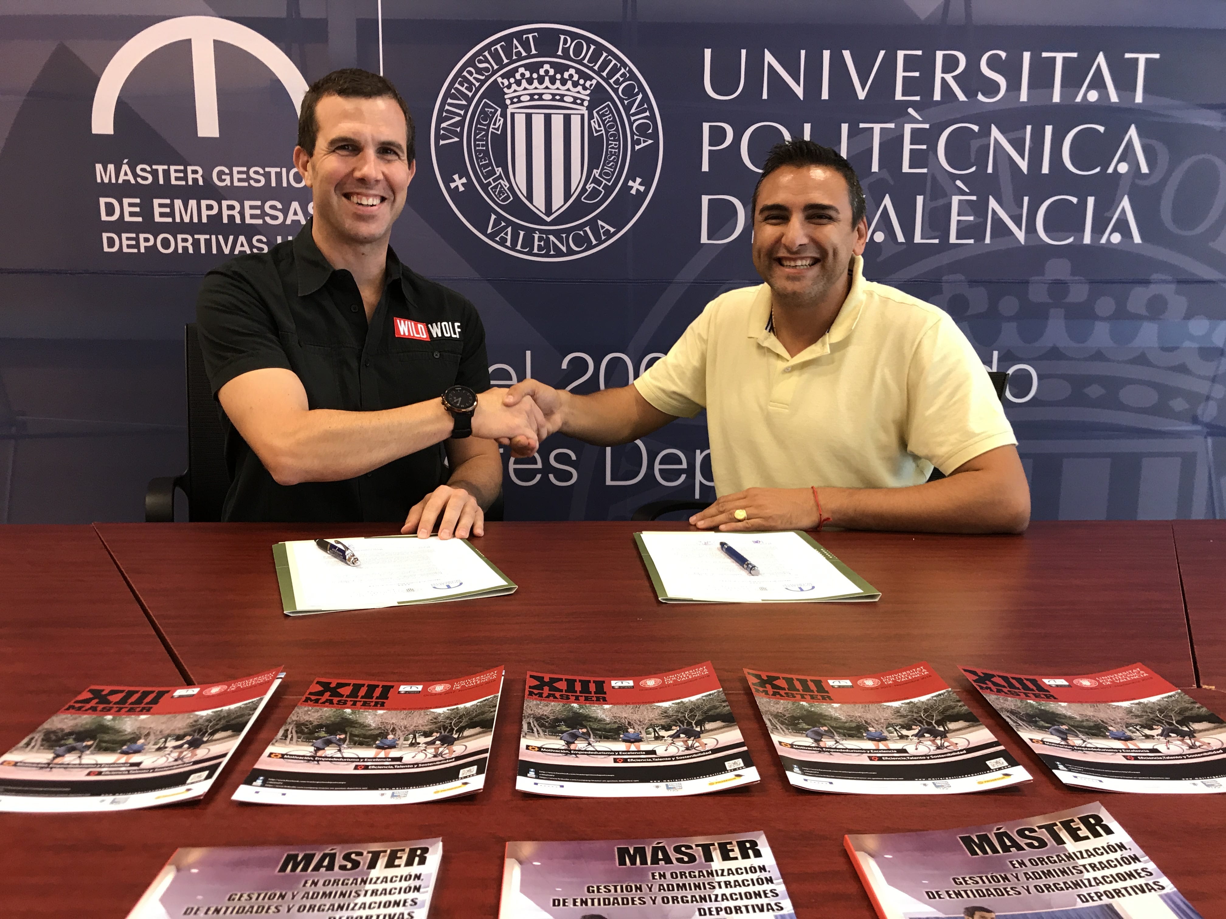 pepe ivars tras firmar el convenio con la upv