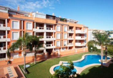 piscina comunitaria del apartamento euroholding