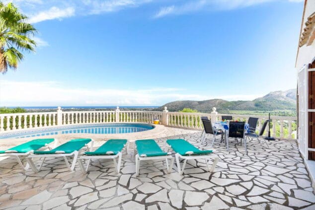 piscina y terraza casa almendros quality rent a villa