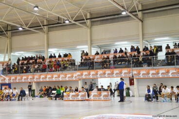 publico a la grada del pavelló joan fuster