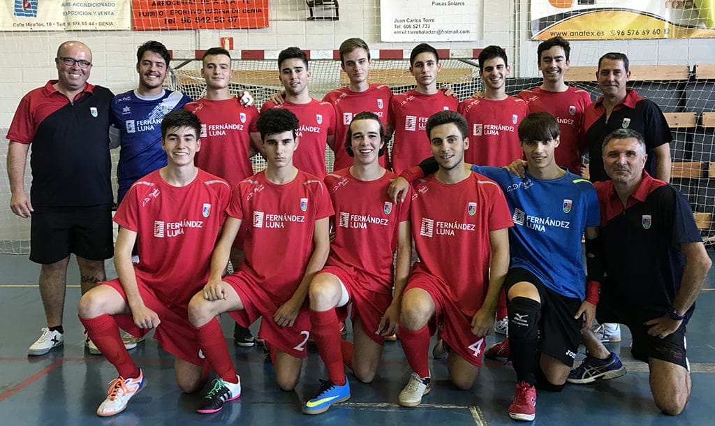 raul gil con sus chicos del equipo juvenil del paidos