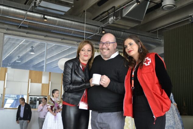 representantes de cruz roja denia con carles ruiz