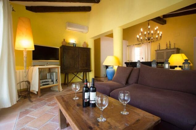 sala de estar aguila rent a villa