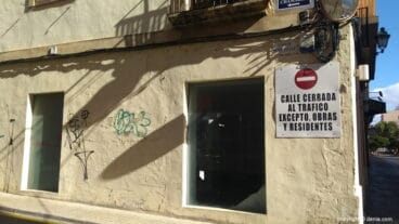Señal de prohibido en la calle Sant Josep