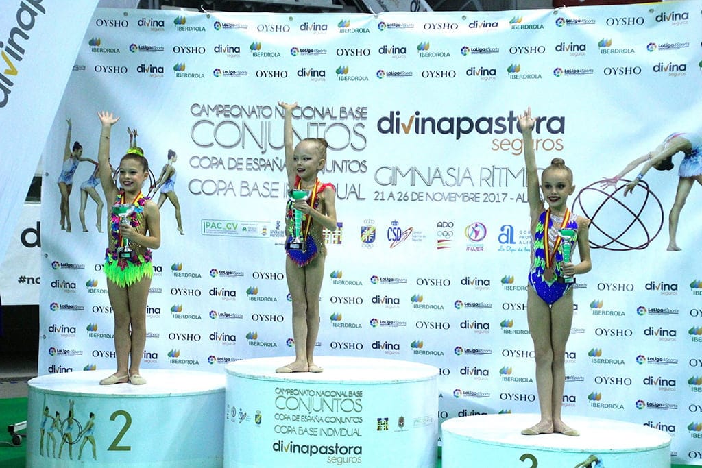 Las gimnastas dianenses, Sofía Corti y Nicole Bisbal medallistas en la 'Copa Base Individual' 1 sofia corti en el podio como subcampeona prebenjamin