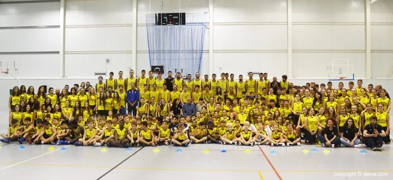 Todos los equipos del Dénia Básquet y de la Escuela Municipal