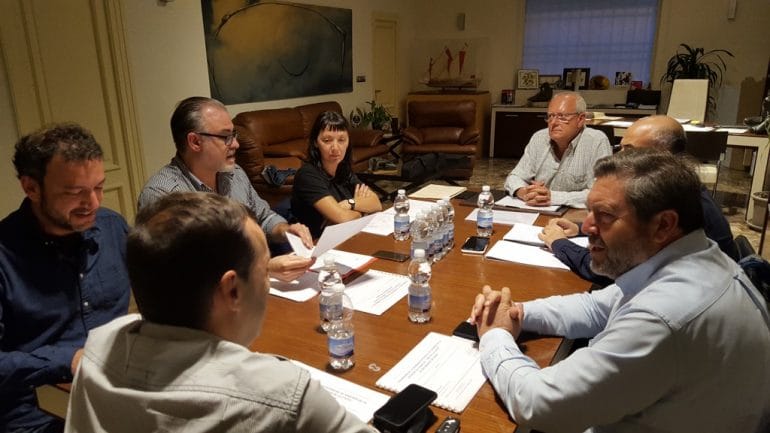 Xarxa d'Alcaldes reunida por el Tren de la Costa