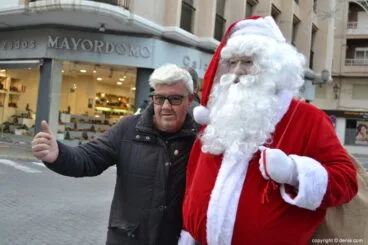 Visita de Papá Noel a Dénia – Papá Noel antes del desfile