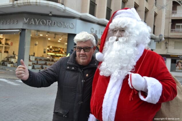 01 visita de papa noel a denia papa noel antes del desfile