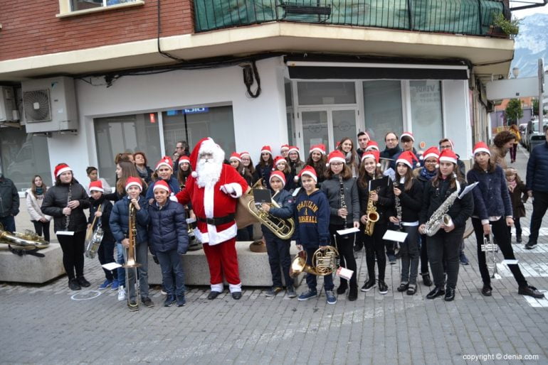 Visita del Pare Noel a Dénia - Pare Noel amb la Banda Juvenil