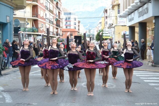 05 visita de papa noel a denia bailarinas