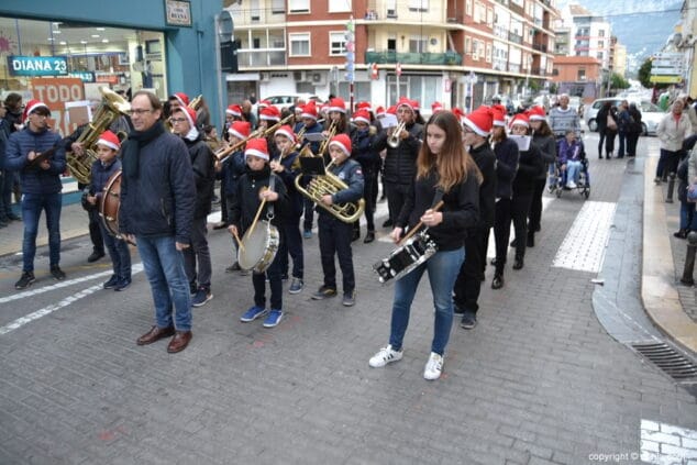 11 visita de papa noel a denia banda juvenil