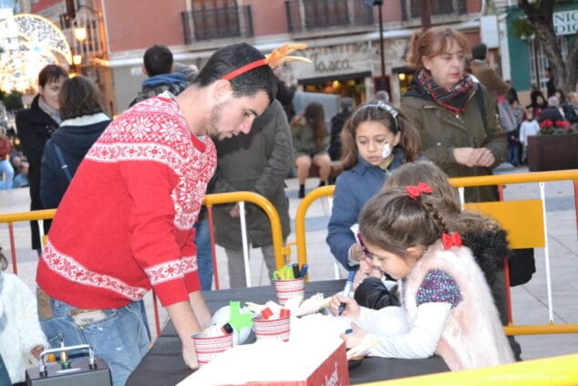 13 visita de papa noel a denia taller pintacaras