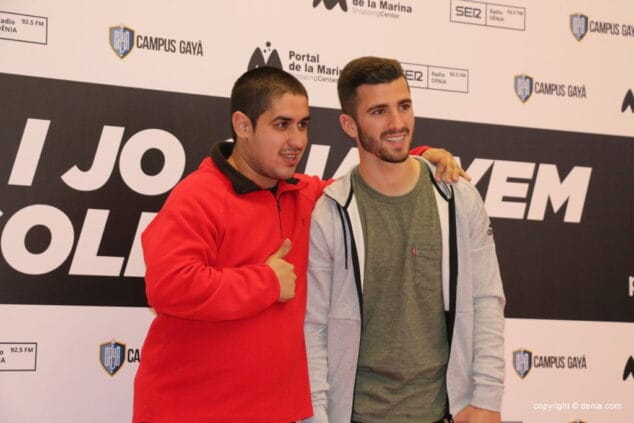 14 gaya en portal de la marina gaya con un seguidor