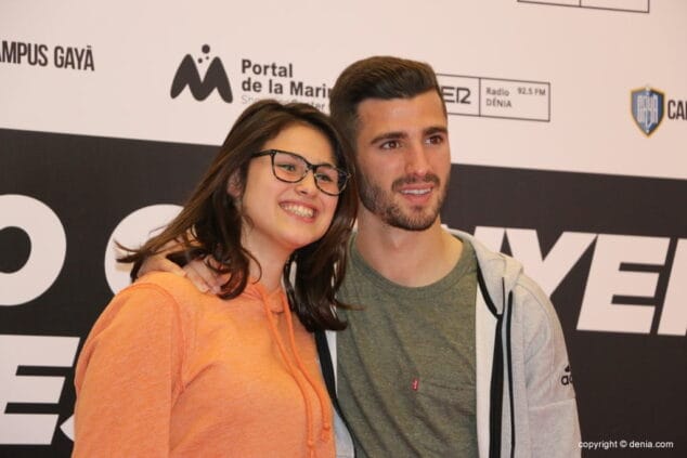 15 gaya en portal de la marina gaya con una seguidora