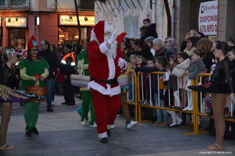 Visita del Pare Noel a Dénia - Pare Noel i els elfs