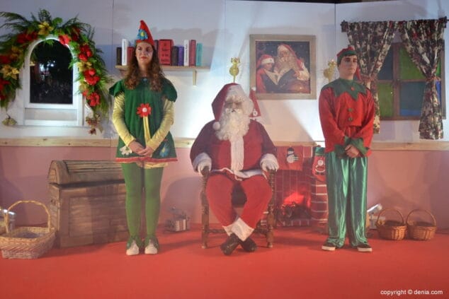 18 visita de papa noel a denia papa noel y los elfos