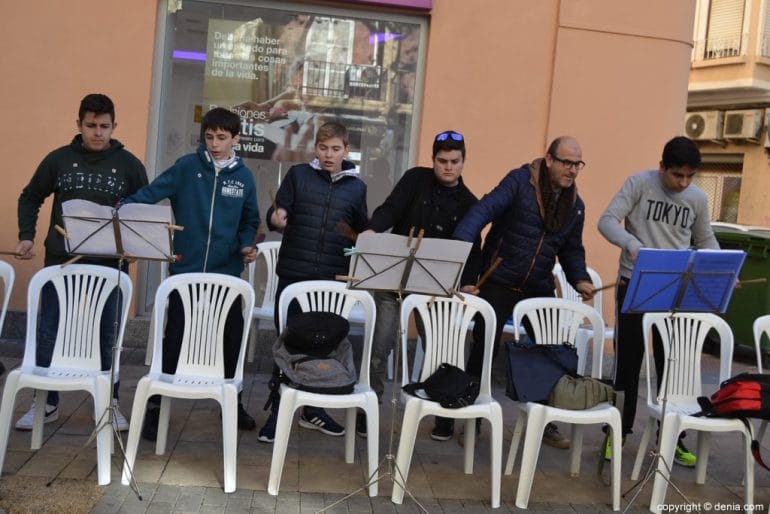 Día de la Banderita Dénia 2017 - Percusión en sillas