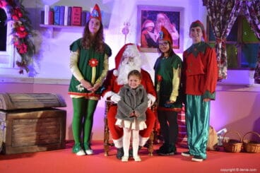 Visita de Papá Noel a Dénia – Niños entregando sus cartas