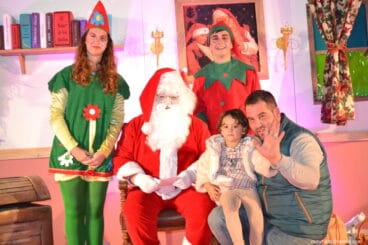 Visita de Papá Noel a Dénia – Niños entregando sus cartas