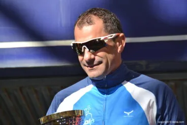 Aitor Cabezas con el trofeo