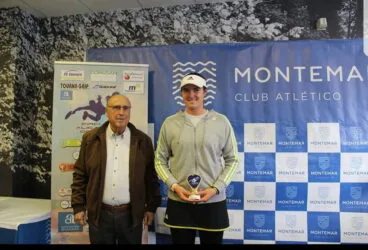 andrea redondo con su trofeo