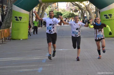 Atletas pegolinos entrando en meta