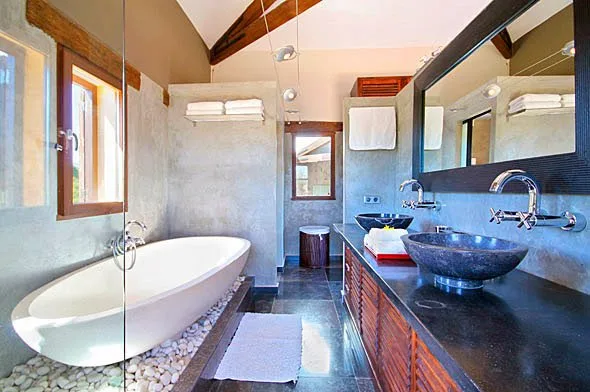 Baño de la casa Aguila Rent a Villa