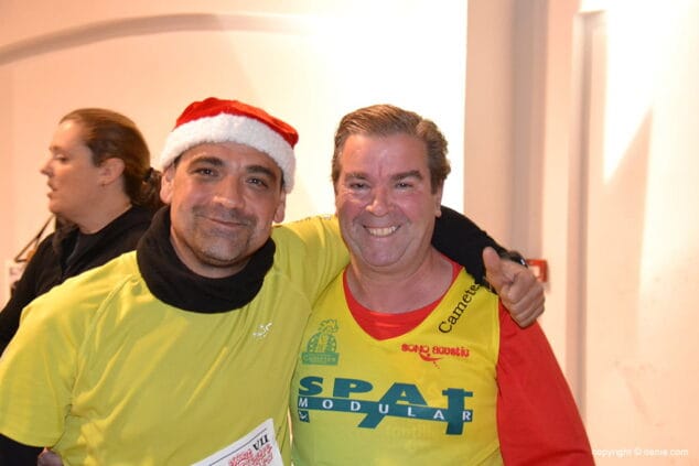 carpi junto a otro atleta