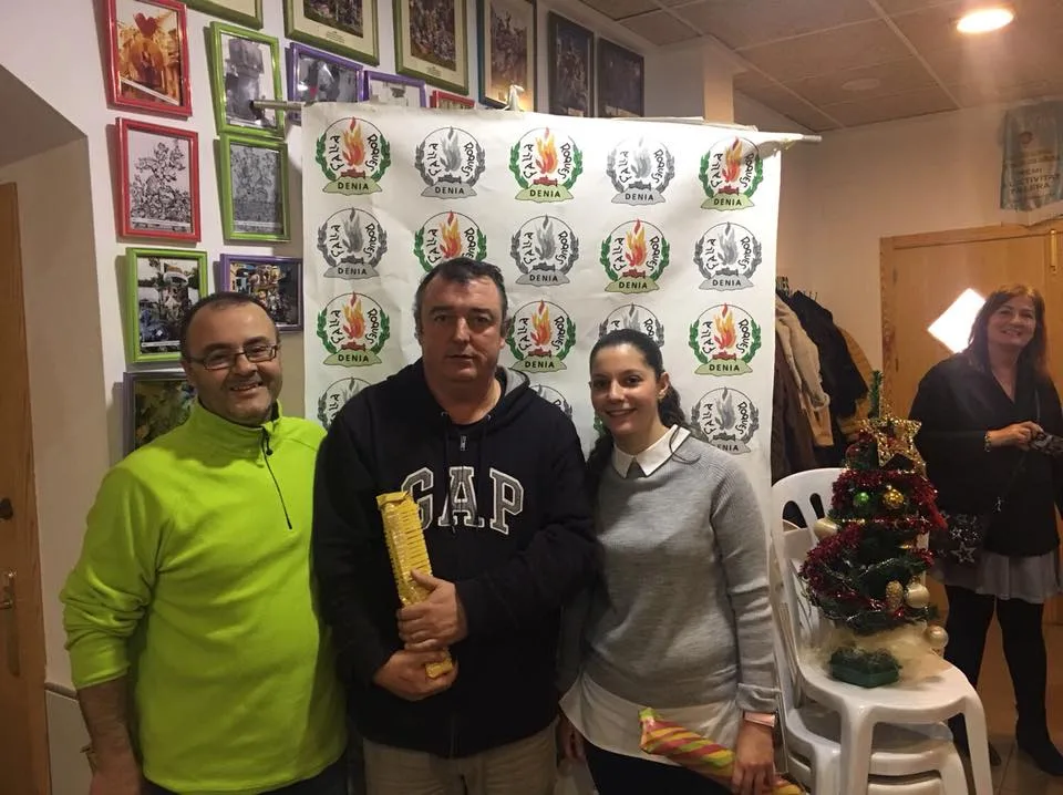 La falla Les Roques celebró la Navidad con una comida en el casal 2 comida de navidad en les roques