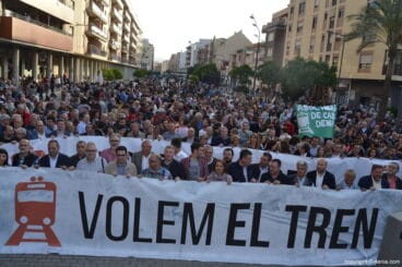 concentracion por el tren de la costa en denia