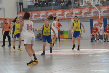 Defensa dianense durante el partido