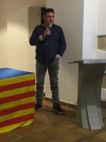 Enric Ginestar presenta el monumento infantil de Baix la Mar