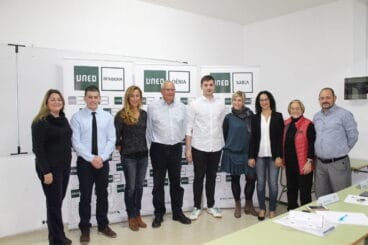 estudiantes que presentaron sus trabajos finales en la uned denia