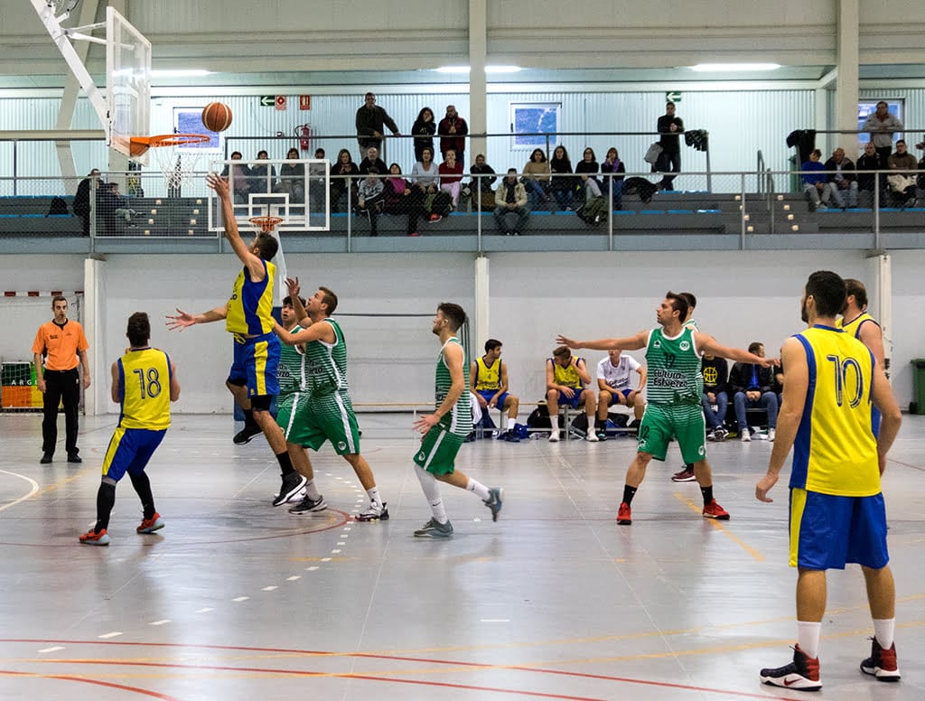 Un mal segundo cuarto condenó al senior del Dénia Básquet ante el CB Jorge Juan (75 a 83) 1 guido trapp anotando