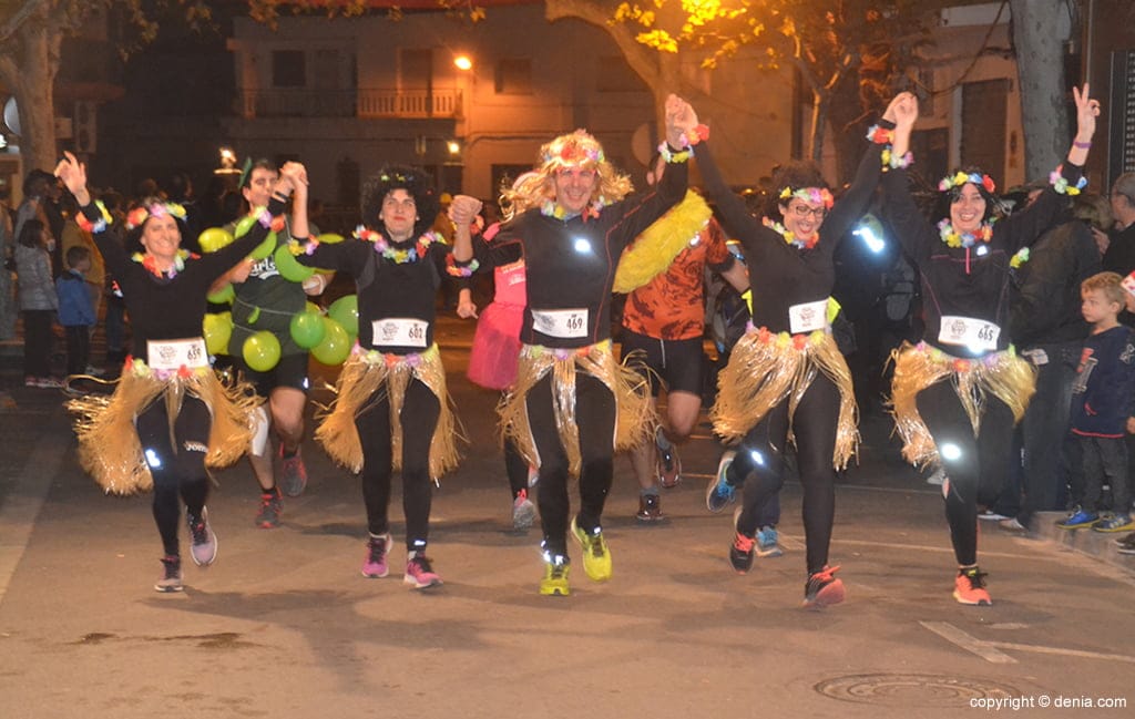 hawaianas entrando en meta