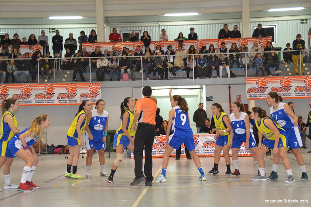 inicio del choque entre al cb oliva y el denia basquet