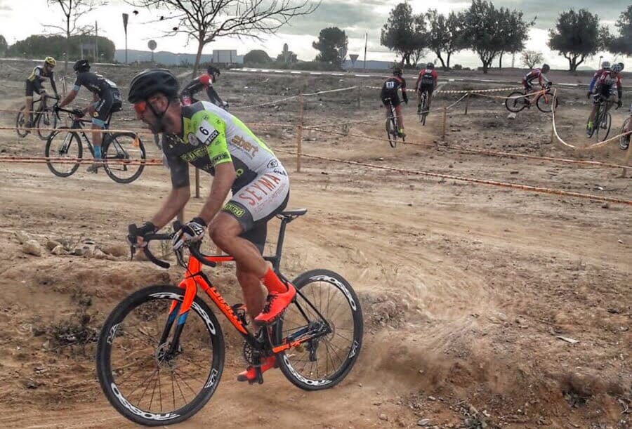 javier almela durante la carrera