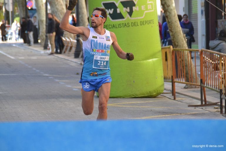 Juan Antonio Fernández entrando en meta