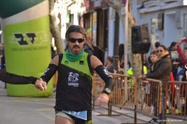 Juanjo Vallés entrando en meta