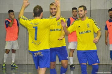 los dianenses celebrando un gol