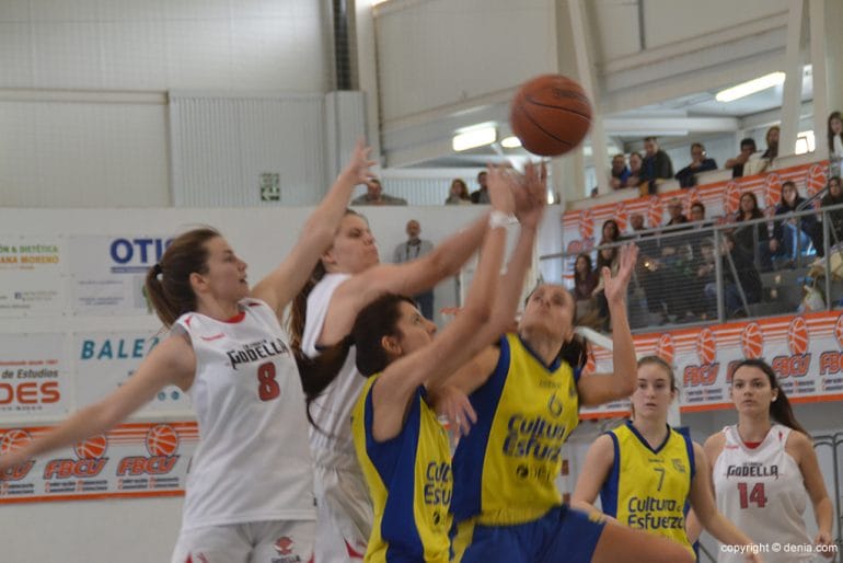 Lucha por un rebote