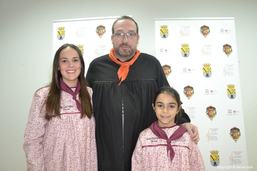 Manolo Catalán será el pregonero de las fallas de Dénia 2018 1 manolo catalan con las falleras mayores de denia
