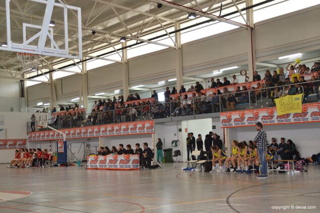 pabellon lleno de aficionados