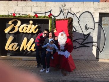 Papa Noel con la familia de la fallera mayor de Baix la Mar