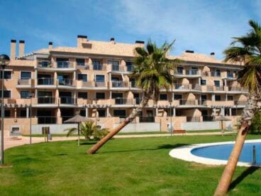 piscina y jardin euroholding