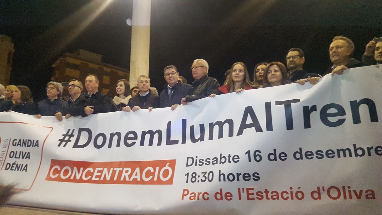 reclaman el tren de la costa en oliva 1