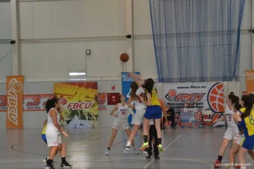 Salto inicial de la final de Copa