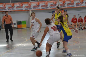 Sheila Palomares defendiendo