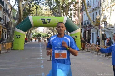 Sonriente tras ganar Youssef Ahatach